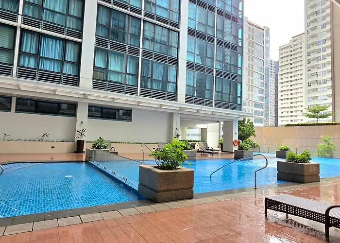 Explore Mitsukoshi Uptown Bgc, Large Tv, Fast Wifi Apartment *