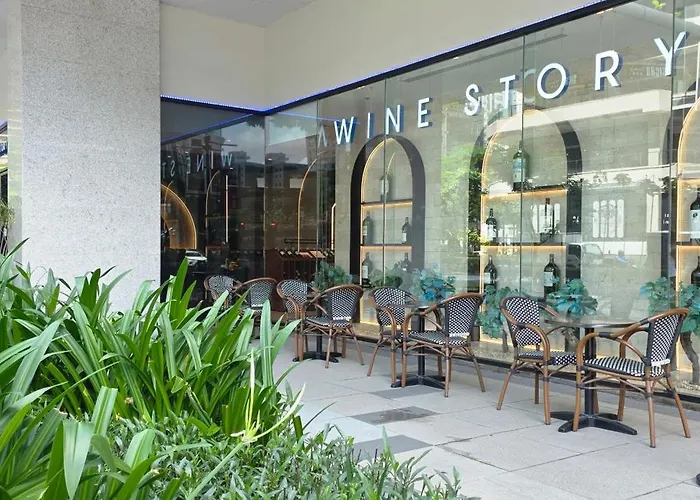 Explore Mitsukoshi Uptown Bgc, Large Tv, Fast Wifi Apartment Manila