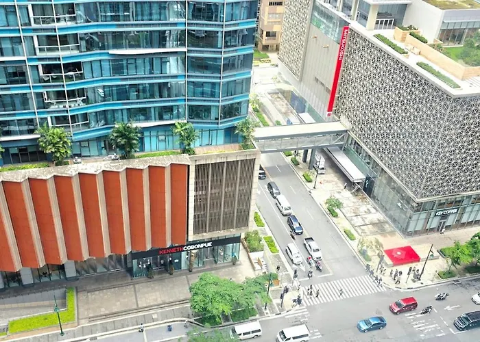 Explore Mitsukoshi Uptown Bgc, Large Tv, Fast Wifi *