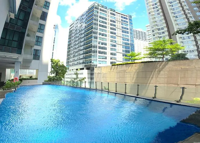 Explore Mitsukoshi Uptown Bgc, Large Tv, Fast Wifi Apartment *