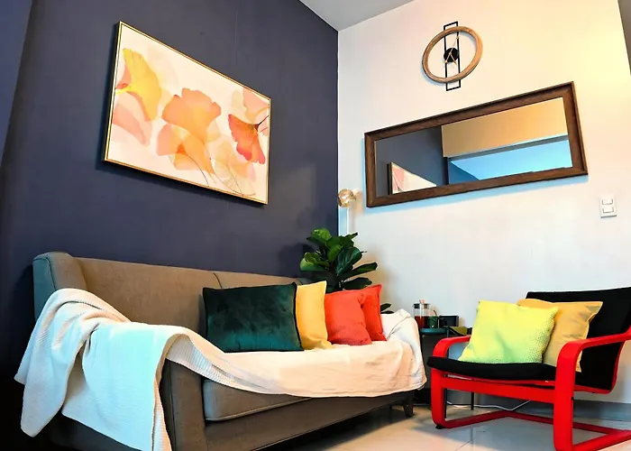Explore Mitsukoshi Uptown Bgc, Large Tv, Fast Wifi *